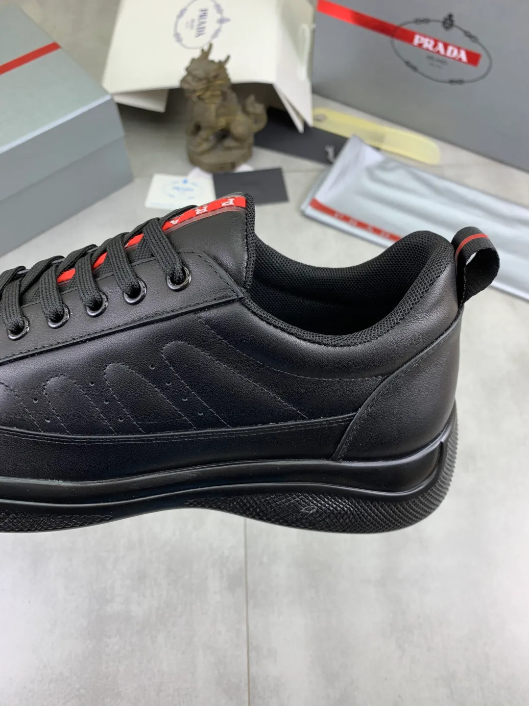 Men's men's shoes P560💰 [Real Price] Popular models are on the official website, 🆘 Trendy brand (Prada) mainly promotes popular models, avant-garde and versatile fashionable men's shoes private version mold opening, cowhide surface splicing 1:1.. Stylish and simple, original imported cowhide lining cowhide feet; the atmosphere and personality are more fashionable, eye-catching and pursuing class. It will subvert the old ideas and be a must-have for fashionistas who want to spend time with you! Must keep it! Tall and comfortable, large and low, high-end quality workmanship. Code number: 38-45 2️⃣optional.